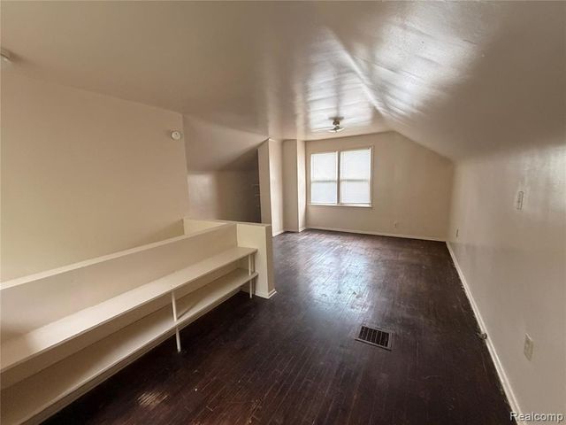 9529 Auburn Street, Detroit, MI 48228