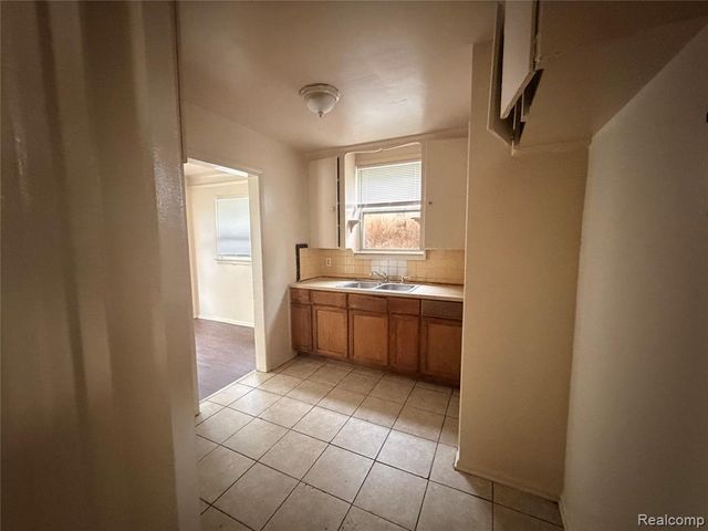 9529 Auburn Street, Detroit, MI 48228