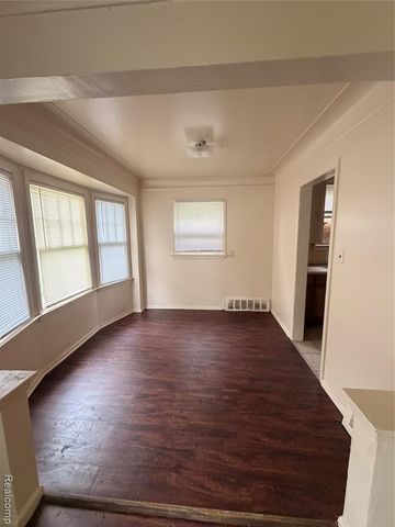 9529 Auburn Street, Detroit, MI 48228