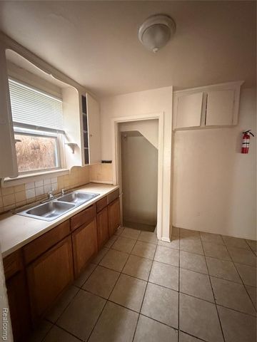 9529 Auburn Street, Detroit, MI 48228