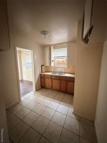 9529 Auburn Street, Detroit, MI 48228