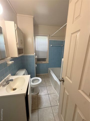 9529 Auburn Street, Detroit, MI 48228