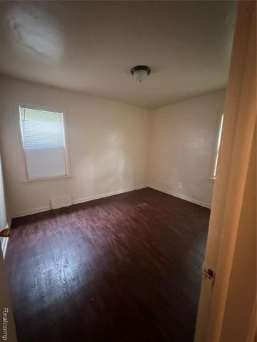 9529 Auburn Street, Detroit, MI 48228