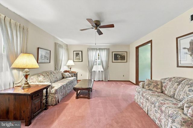 2212 LANCASHIRE DR, Wilmington, DE 19810