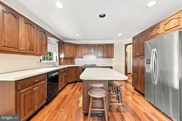 2212 LANCASHIRE DR, Wilmington, DE 19810