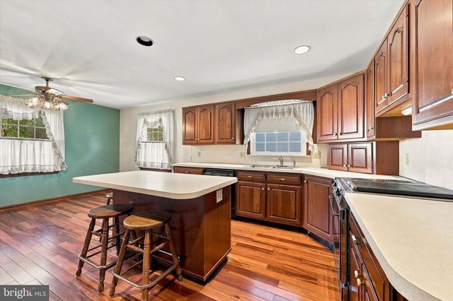 2212 LANCASHIRE DR, Wilmington, DE 19810