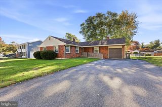 2212 LANCASHIRE DR, Wilmington, DE 19810