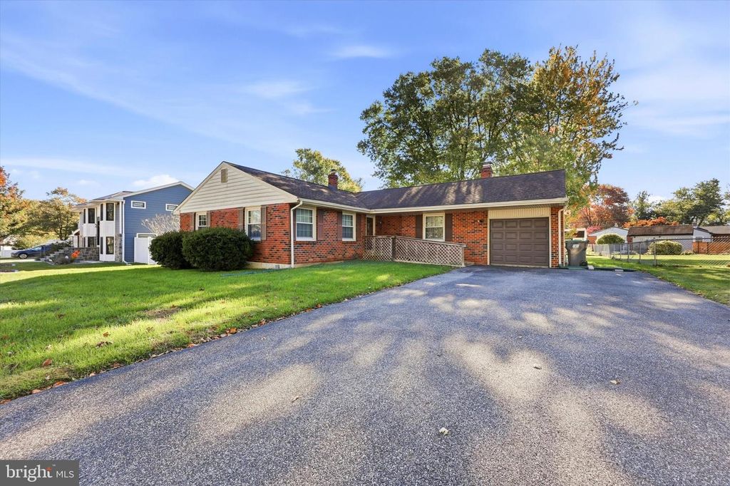 2212 LANCASHIRE DR, Wilmington, DE 19810