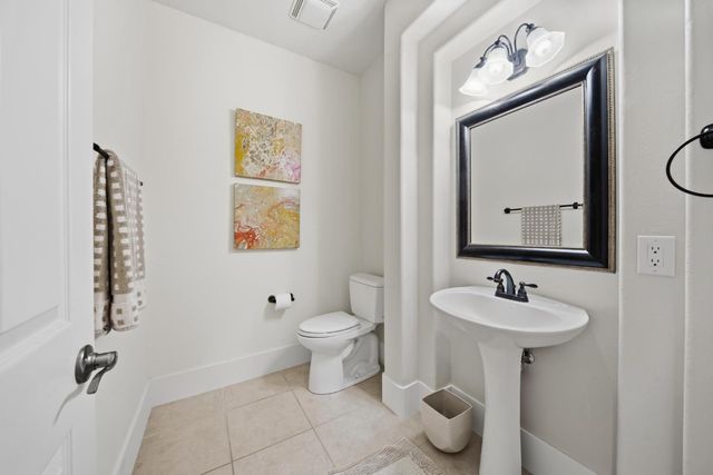 5206 Silver Peak Ln, Rocklin, CA 95765