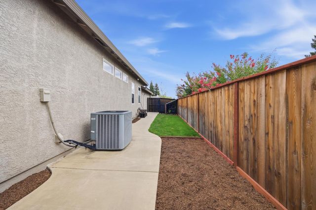 5206 Silver Peak Ln, Rocklin, CA 95765