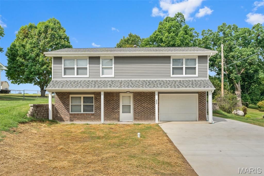 945 Westridge Drive, Pacific, MO 63069