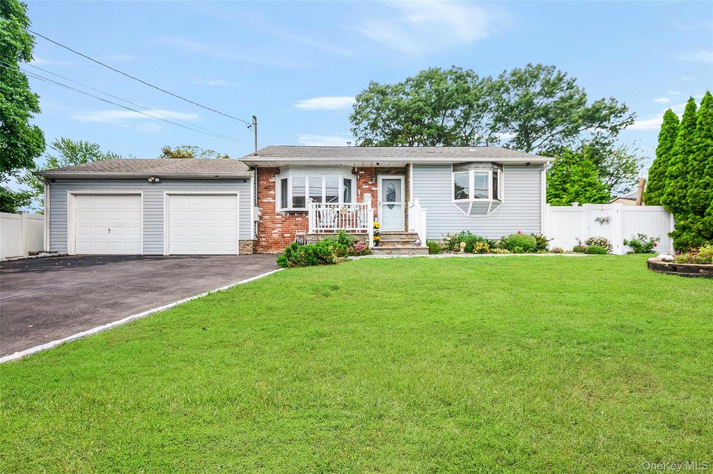 3 Vine Haven Lane, Commack, NY 11725