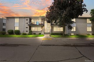 8577 Kennedy Circle M7, Warren, MI 48093