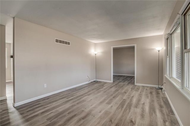 2002 Golf Hill Drive, Excelsior Springs, MO 64024