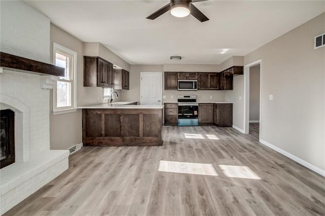 2002 Golf Hill Drive, Excelsior Springs, MO 64024