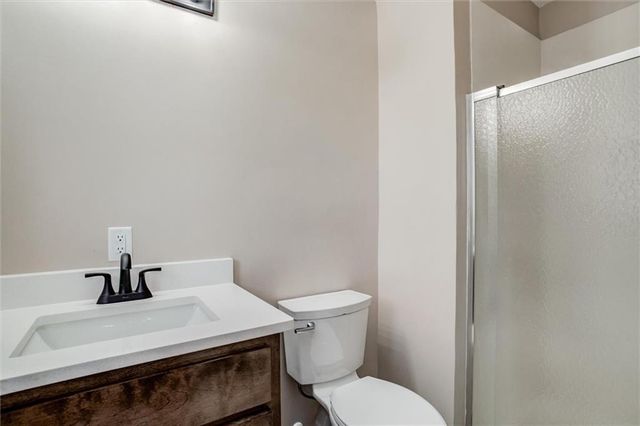 2002 Golf Hill Drive, Excelsior Springs, MO 64024