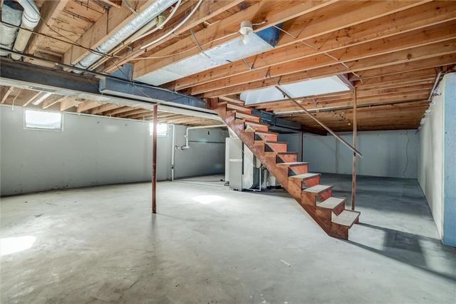 2002 Golf Hill Drive, Excelsior Springs, MO 64024