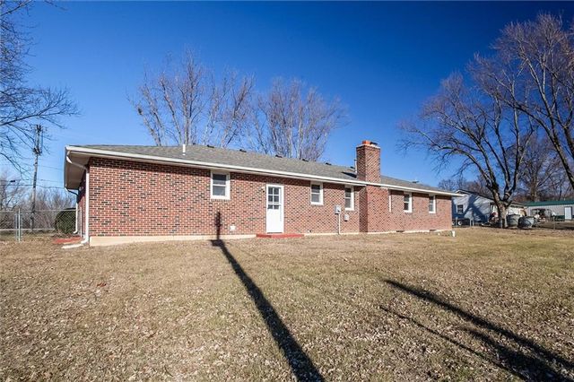 2002 Golf Hill Drive, Excelsior Springs, MO 64024