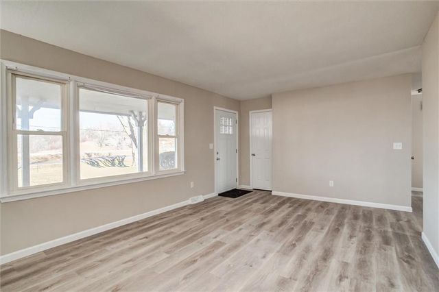 2002 Golf Hill Drive, Excelsior Springs, MO 64024