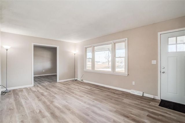 2002 Golf Hill Drive, Excelsior Springs, MO 64024