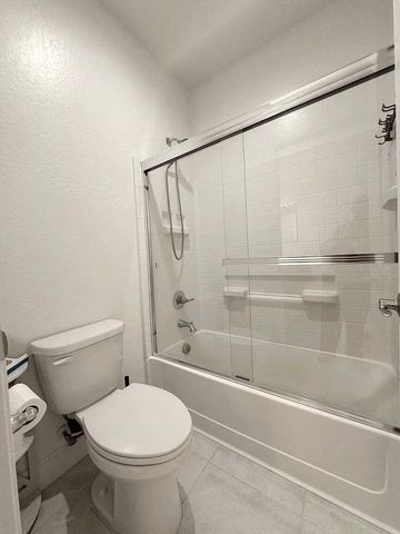 1405 W Tyler Court, Visalia, CA 93291