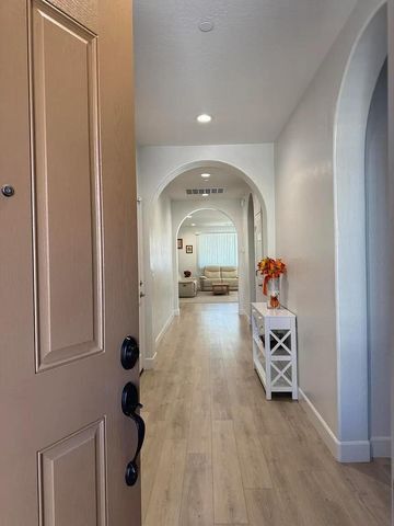 1405 W Tyler Court, Visalia, CA 93291