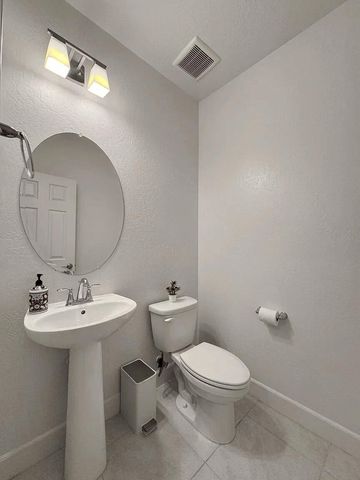 1405 W Tyler Court, Visalia, CA 93291