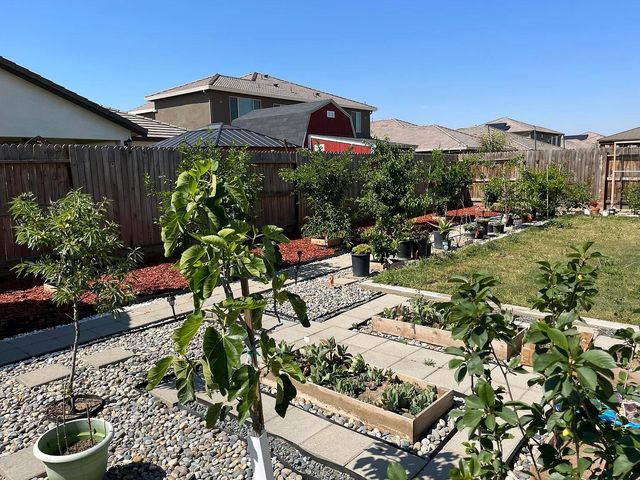 1405 W Tyler Court, Visalia, CA 93291