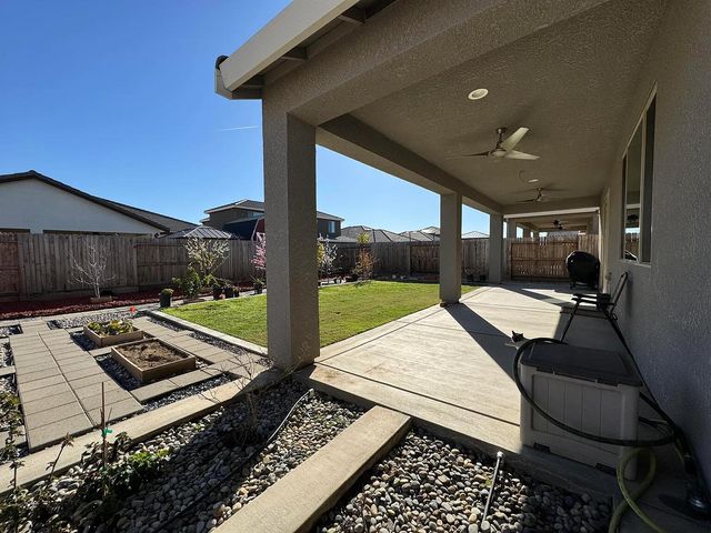 1405 W Tyler Court, Visalia, CA 93291