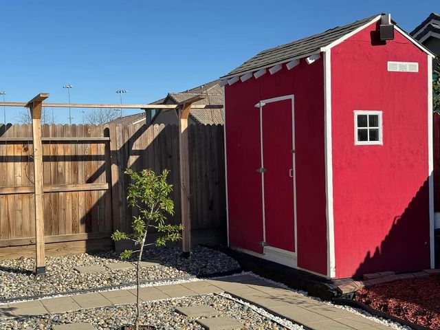1405 W Tyler Court, Visalia, CA 93291