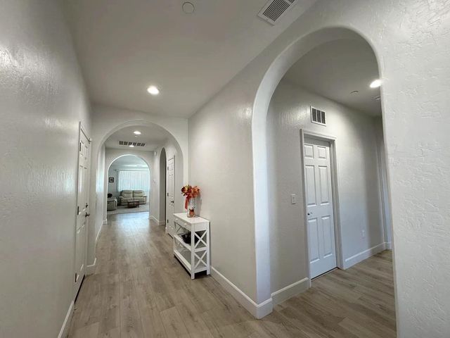 1405 W Tyler Court, Visalia, CA 93291