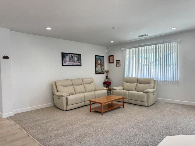 1405 W Tyler Court, Visalia, CA 93291
