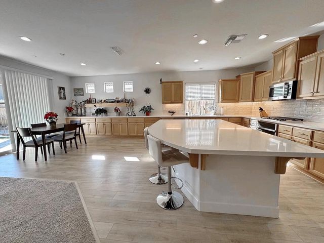 1405 W Tyler Court, Visalia, CA 93291