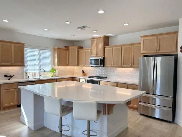 1405 W Tyler Court, Visalia, CA 93291