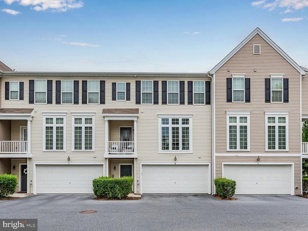 3025 MERIDIAN COMMONS #B, Mechanicsburg, PA 17055