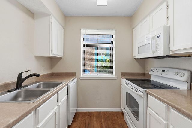 8811 Schick RD B, Austin, TX 78729