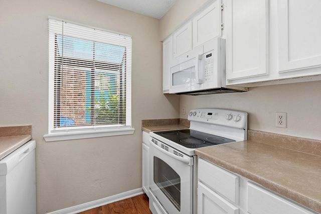 8811 Schick RD B, Austin, TX 78729