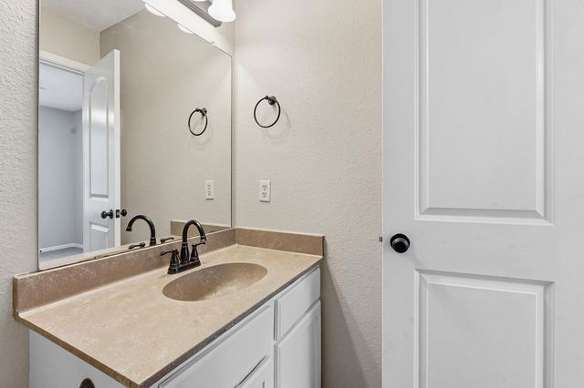 8811 Schick RD B, Austin, TX 78729