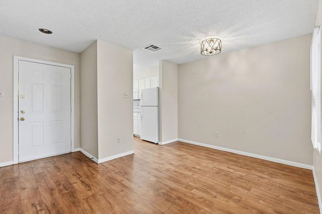 8811 Schick RD B, Austin, TX 78729