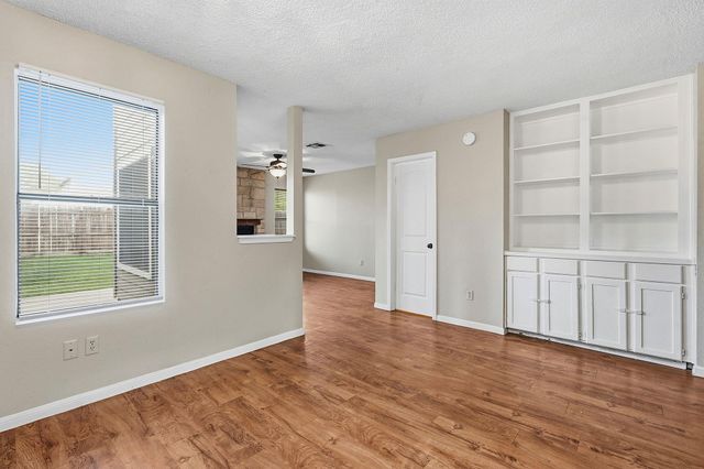 8811 Schick RD B, Austin, TX 78729