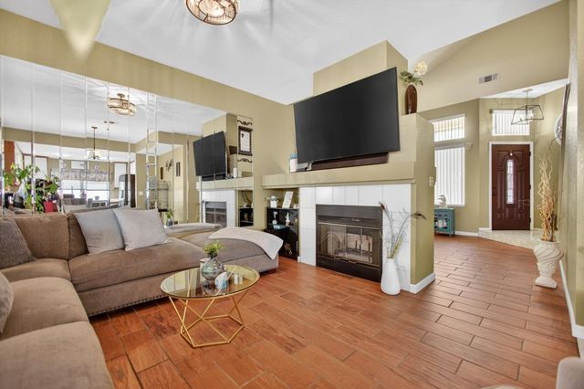 5345 Blue Sapphire Ct, Elk Grove, CA 95758
