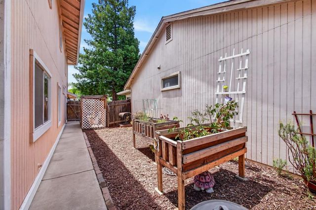 5345 Blue Sapphire Ct, Elk Grove, CA 95758