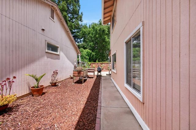 5345 Blue Sapphire Ct, Elk Grove, CA 95758