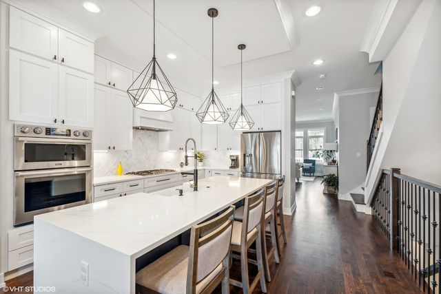 5334 W Leland Avenue, Chicago, IL 60630