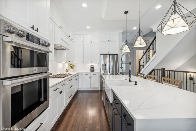 5334 W Leland Avenue, Chicago, IL 60630