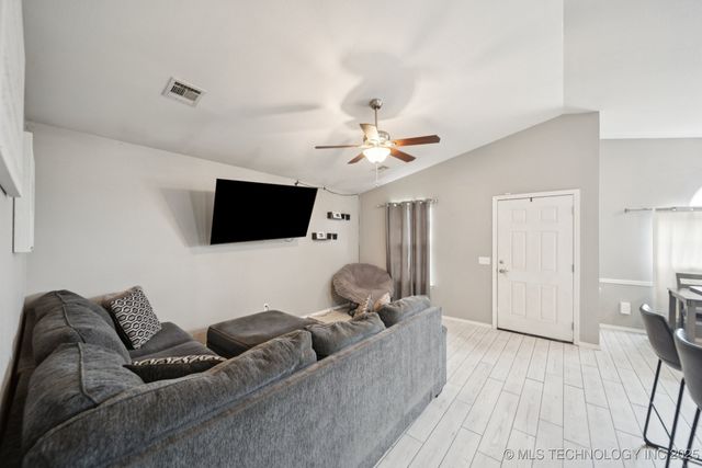 25780 E 90th Place S, Broken Arrow, OK 74014