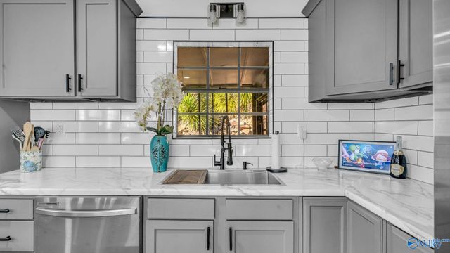 902 Highland Way, Gadsden, AL 35901