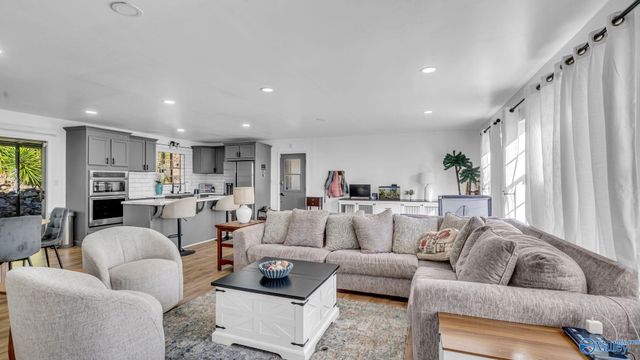 902 Highland Way, Gadsden, AL 35901