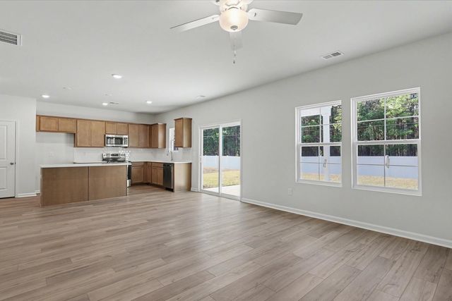386 Garden Grove St, Conway, SC 29526