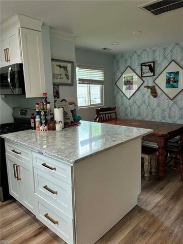 318 Deal DR, Portsmouth, VA 23701